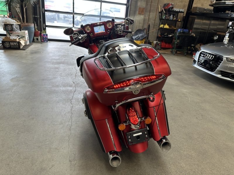 2019 Indian Roadmaster Icon Flat Red / Black